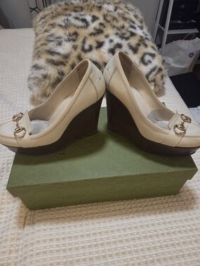 Gucci Cream Leather Wedge Loafers with Gold Horsebit